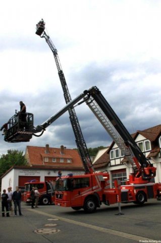 2011-06-16 -59- Vorfuehrung Hubrettungsfahrzeuge